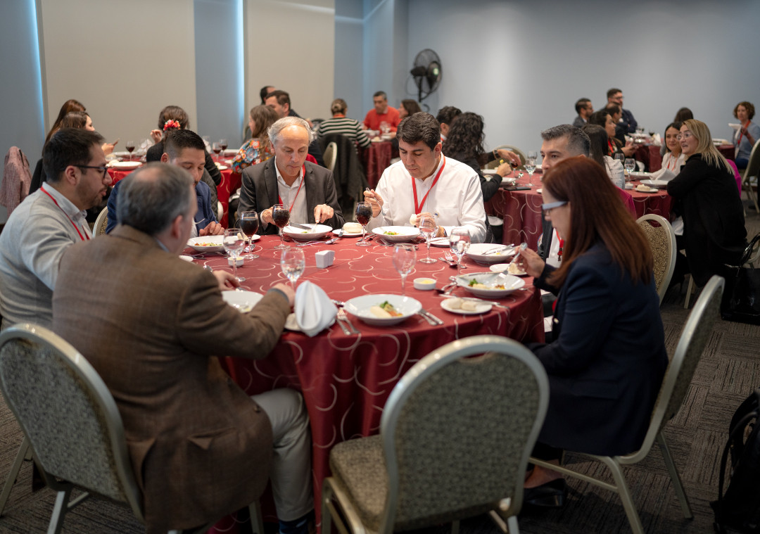 En HES creemos en el valor de las personas y en construir un equipo fuerte y comprometido.